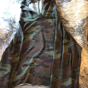 Cams hooded shirt